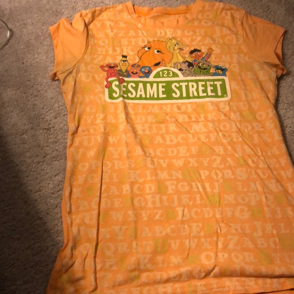 Orange Sesame Street T-shirt sz M